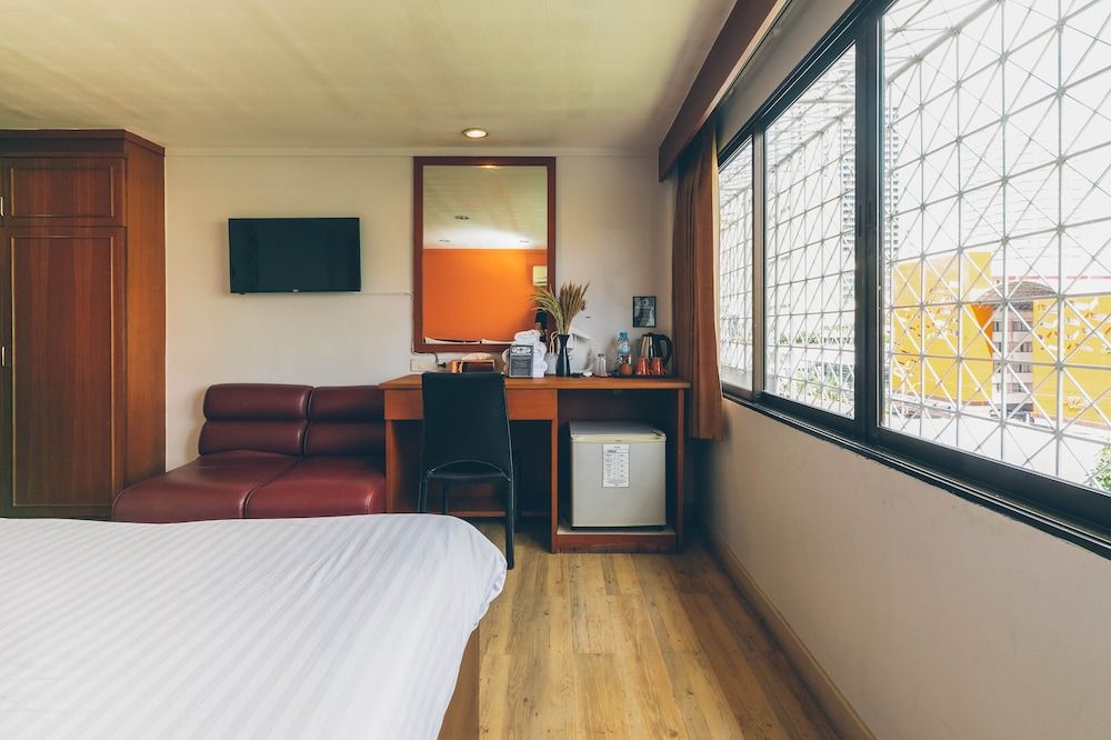 undefined Atlas Bangkok Hotel 5