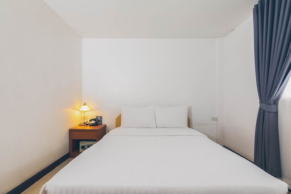 Atlas Bangkok Hotel Standard Double Room 4