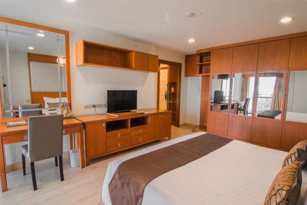 Pacific Park Hotel 1 Bedroom Hotel 2