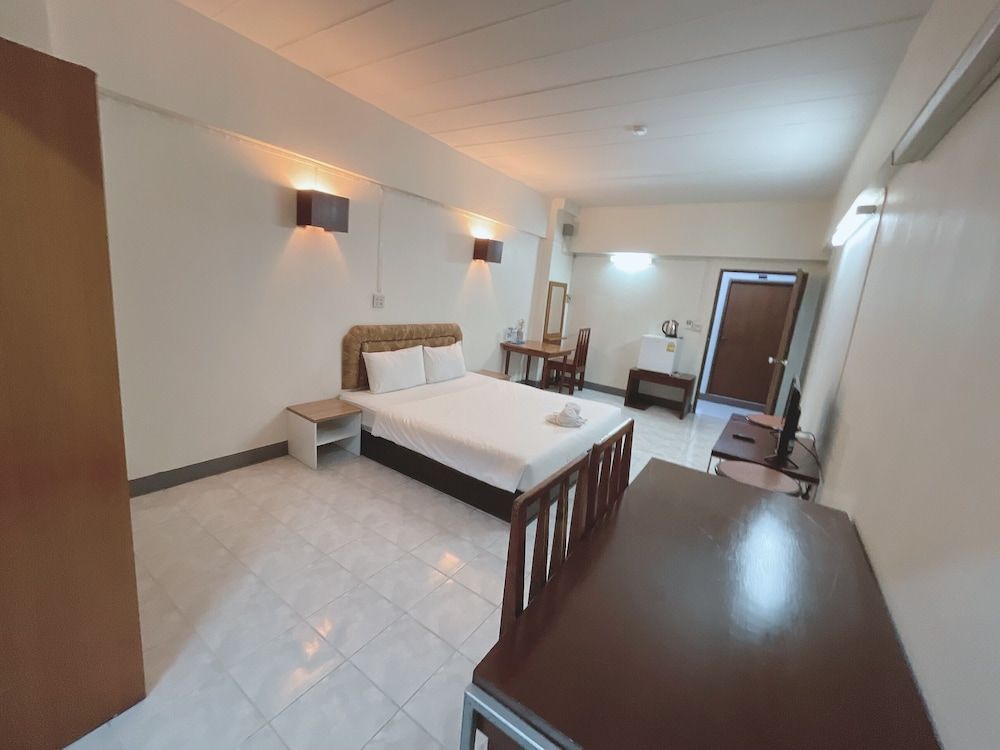 Win Bangna Hotel Deluxe Double Room 13