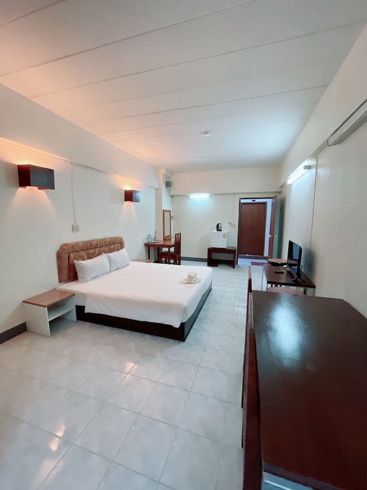 Win Bangna Hotel Deluxe Double Room 18