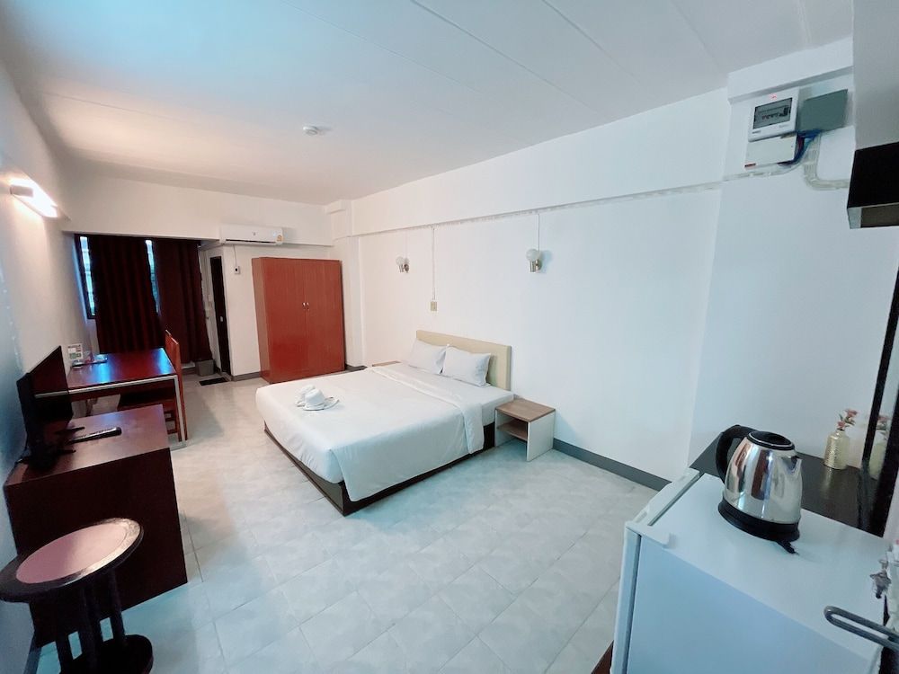 Win Bangna Hotel Deluxe Double Room 17