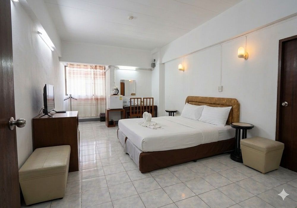 Win Bangna Hotel Deluxe Double Room 5