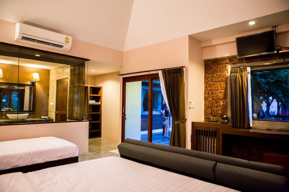 Foresto Sukhothai Guesthome Superior Twin Room, Pool View 2