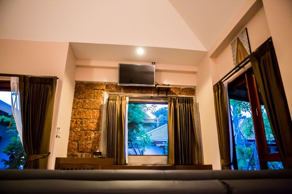 Foresto Sukhothai Guesthome Superior Twin Room, Pool View 5