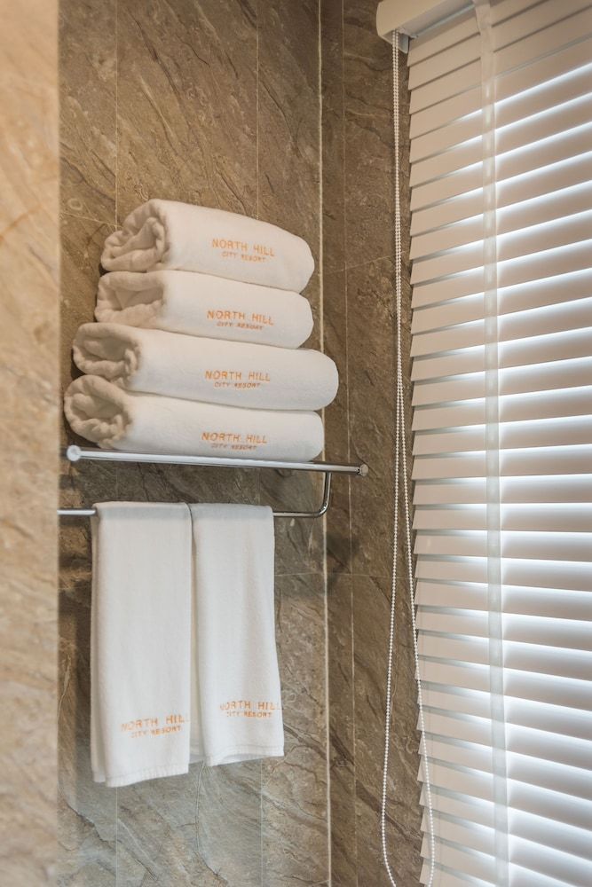 North Hill City Resort Deluxe Twin Room 5