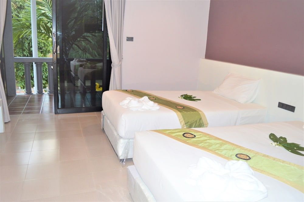 B Square Hotel Deluxe Room 3