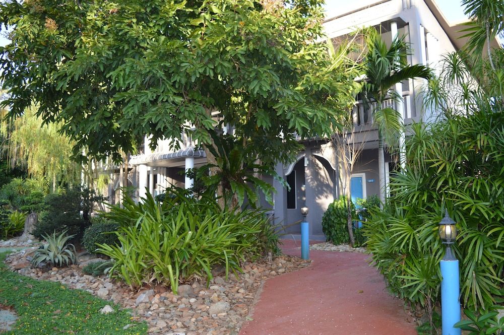 B Square Hotel Deluxe Room 8