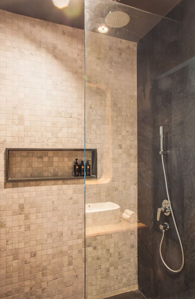 Saturdays Residence by Brown Starling 2 Bedrooms Suite 15