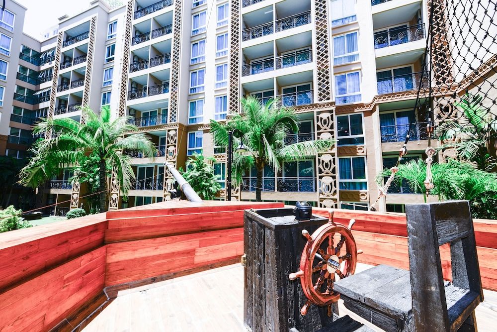 undefined Atlantis Condo Resort by Natnarin 5