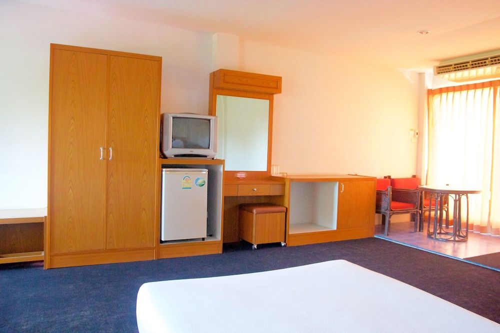 Sichang Shine Khao Resort Deluxe Double Room 17