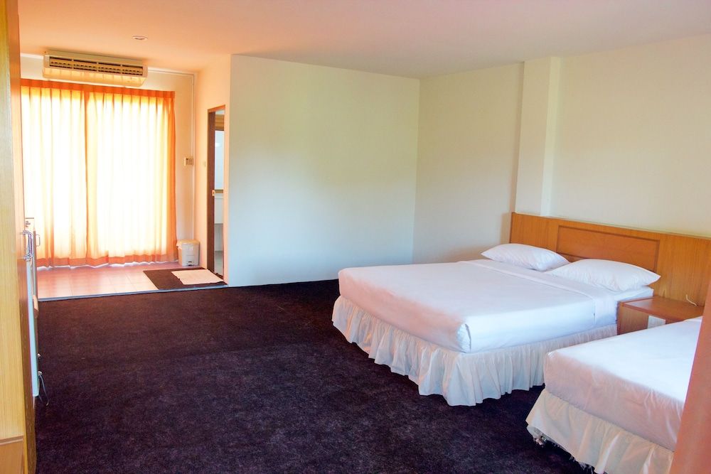 Sichang Shine Khao Resort Deluxe Double Room 4