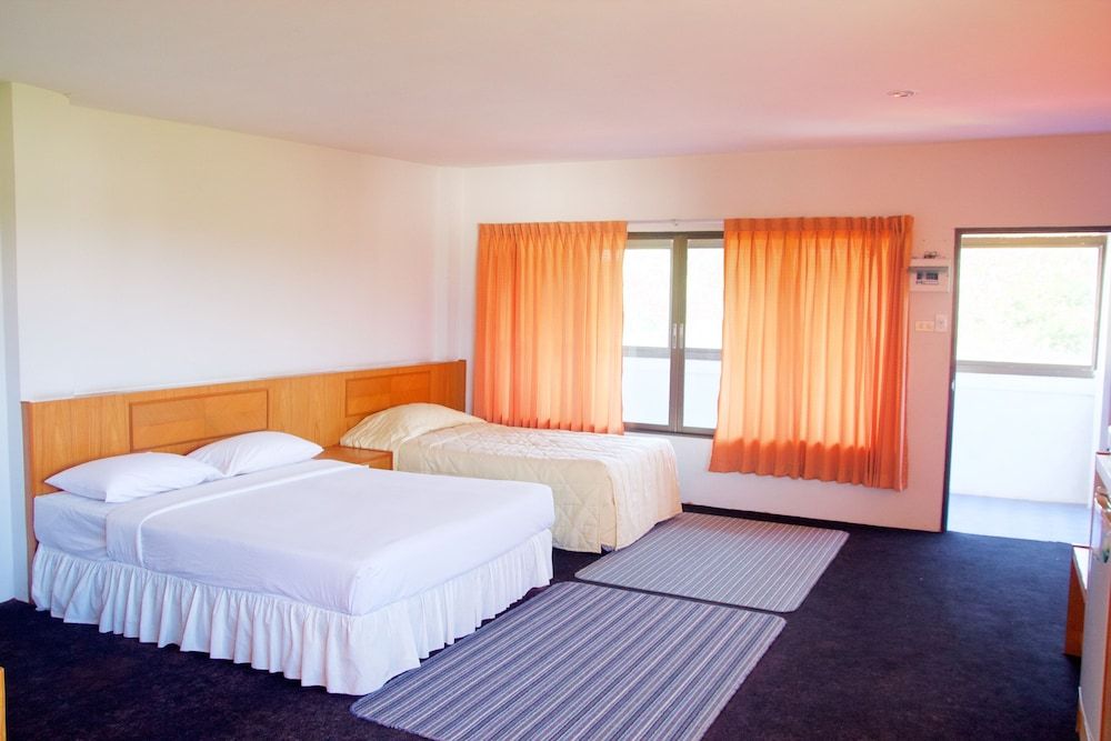 Sichang Shine Khao Resort Deluxe Double Room 2