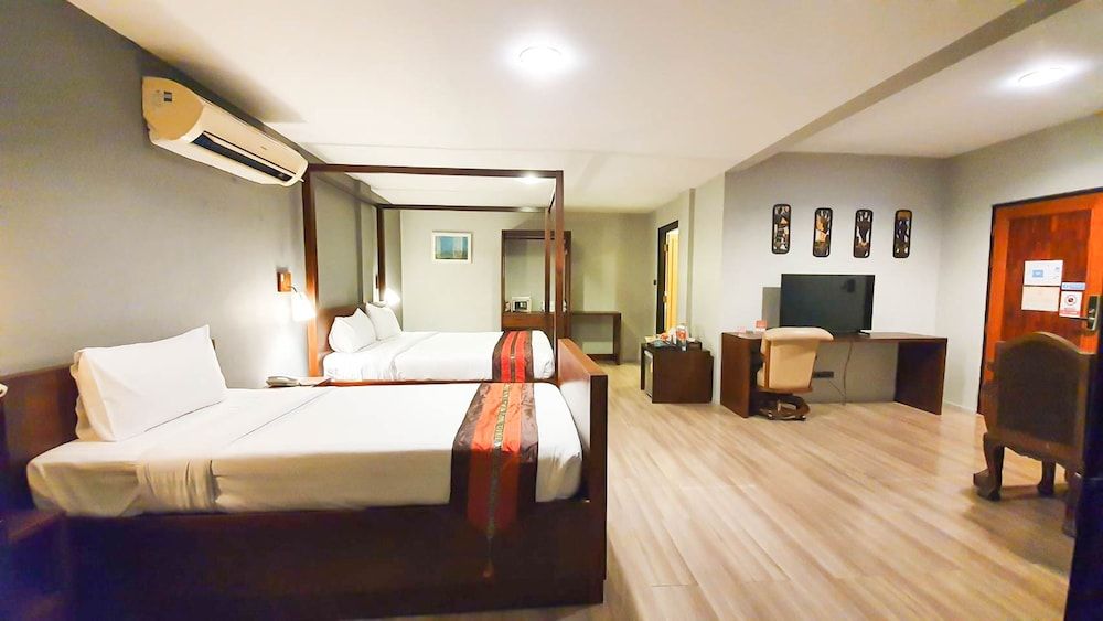 Big Tree Old Town Hotel Family Room, Balcony