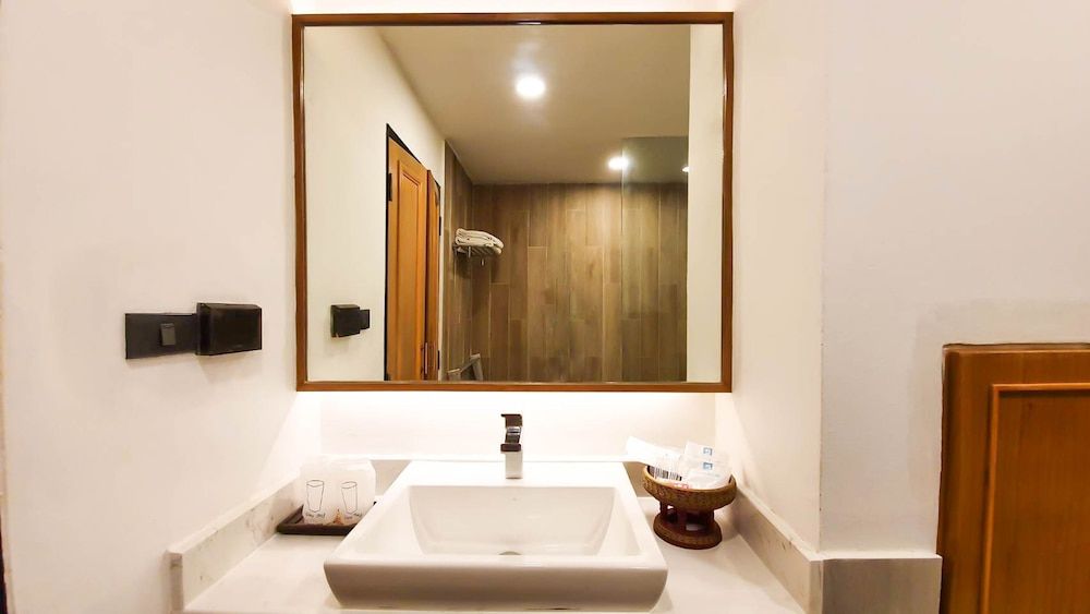 Big Tree Old Town Hotel Family Room, Balcony 19