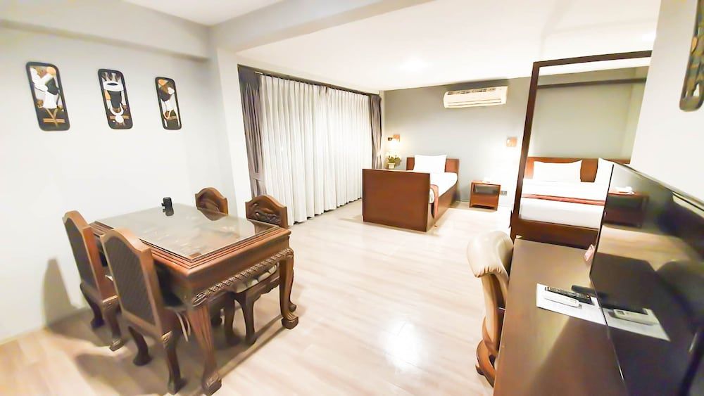 Big Tree Old Town Hotel Family Room, Balcony 5