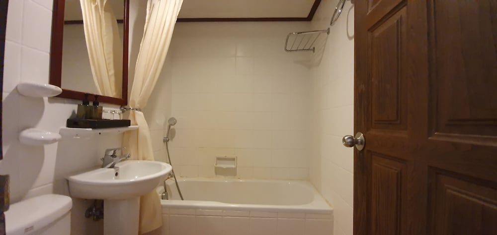 Isle Beach Resort Deluxe Pool View Double or Twin 13