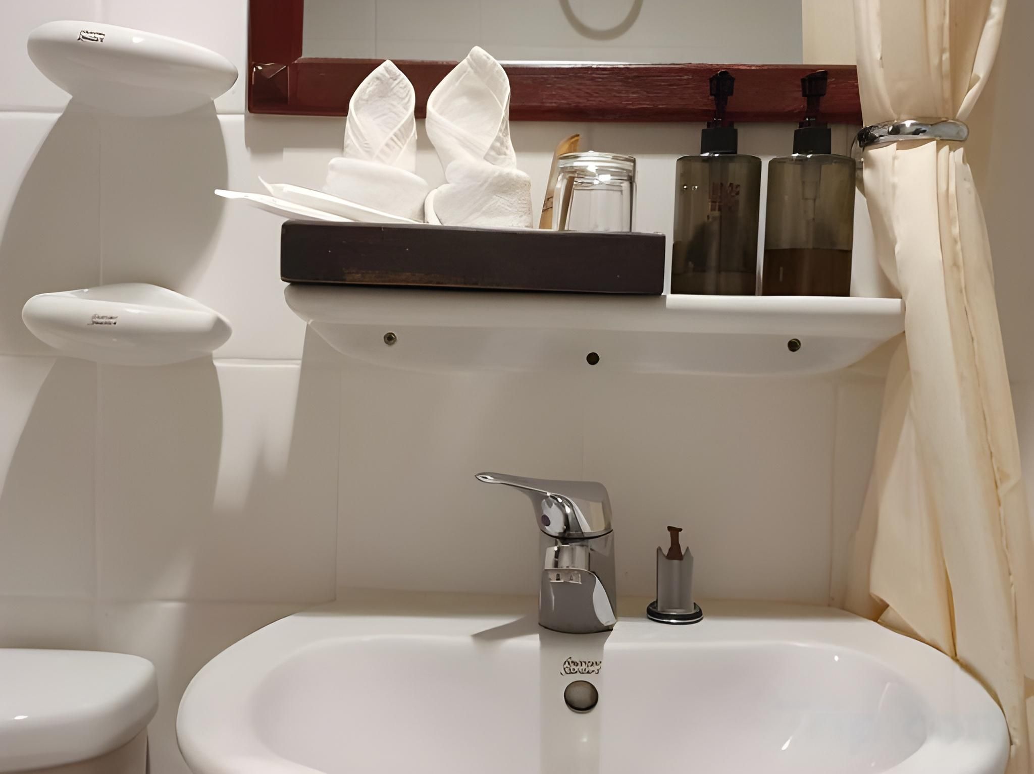 Isle Beach Resort Deluxe Double or Twin Pool View 2