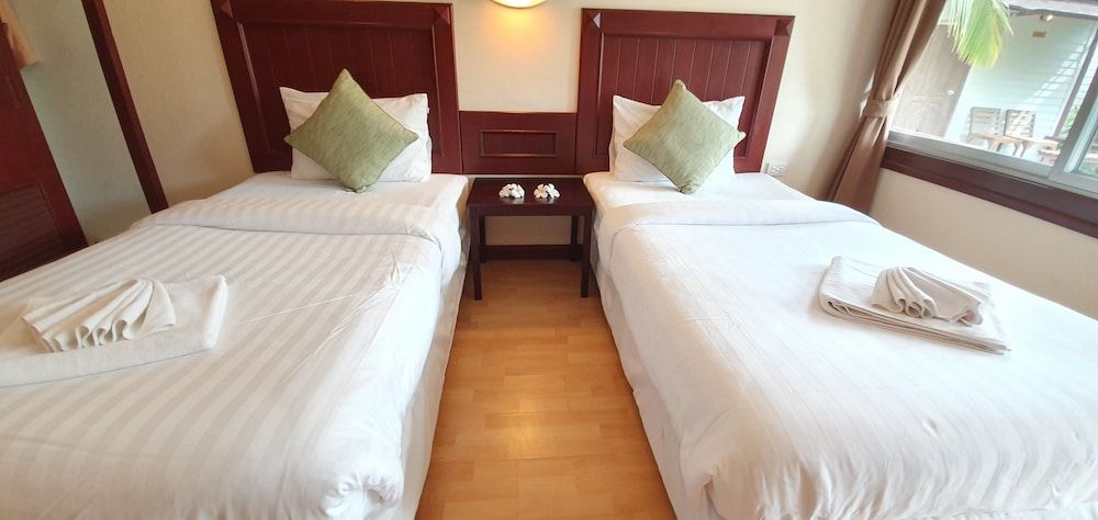 Isle Beach Resort Deluxe Pool View Double or Twin 7