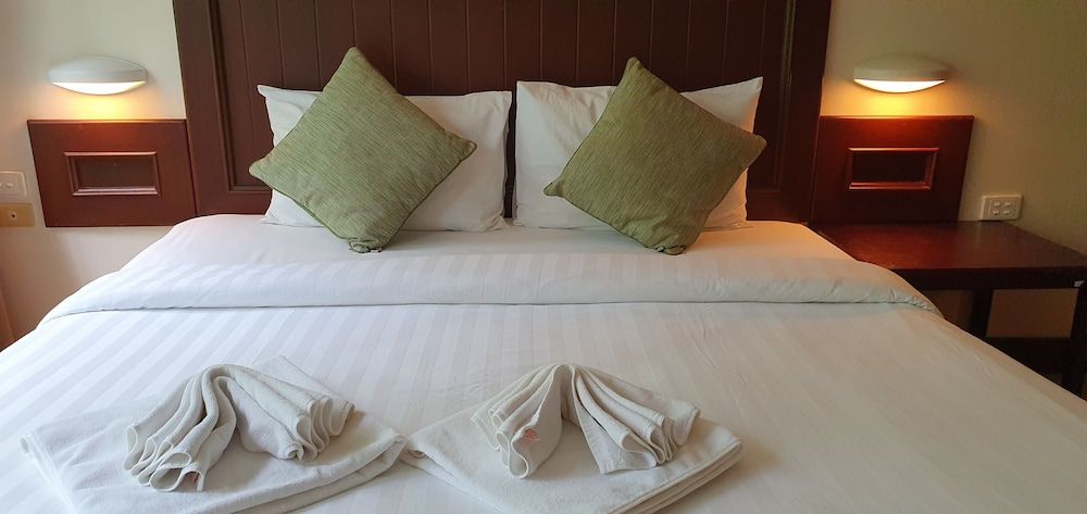 Isle Beach Resort Deluxe Pool View Double or Twin