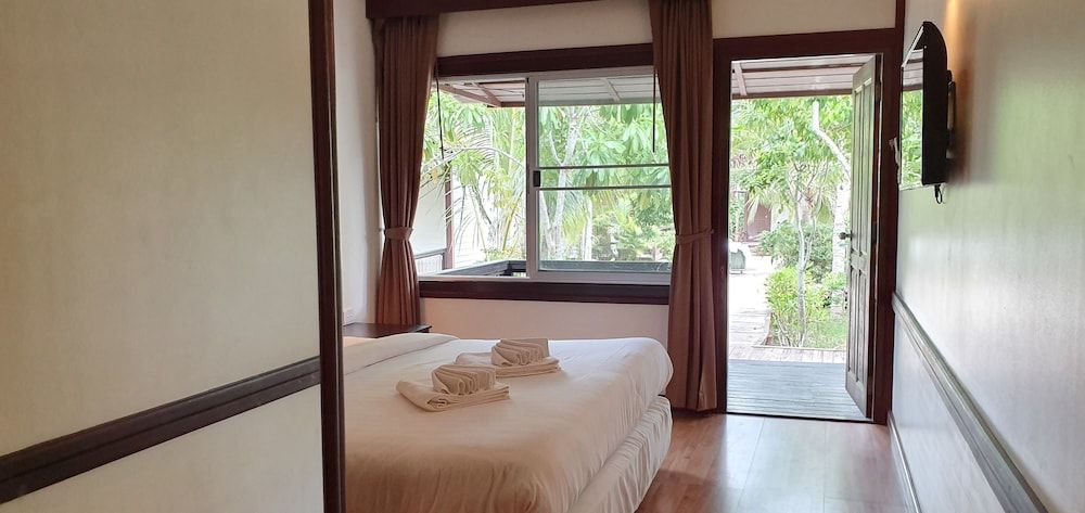 Isle Beach Resort Deluxe Garden View Double or Twin 3