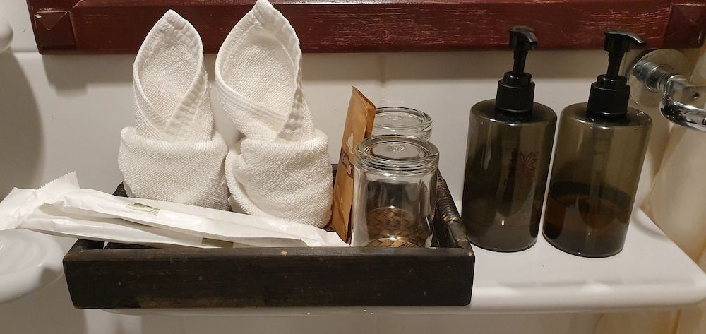 Bathroom amenities