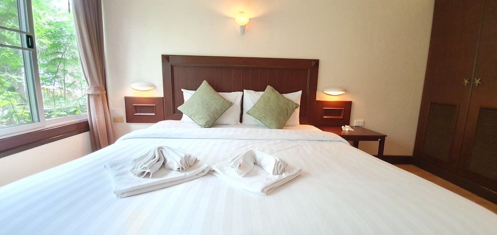 Isle Beach Resort Deluxe Pool View Double or Twin 5