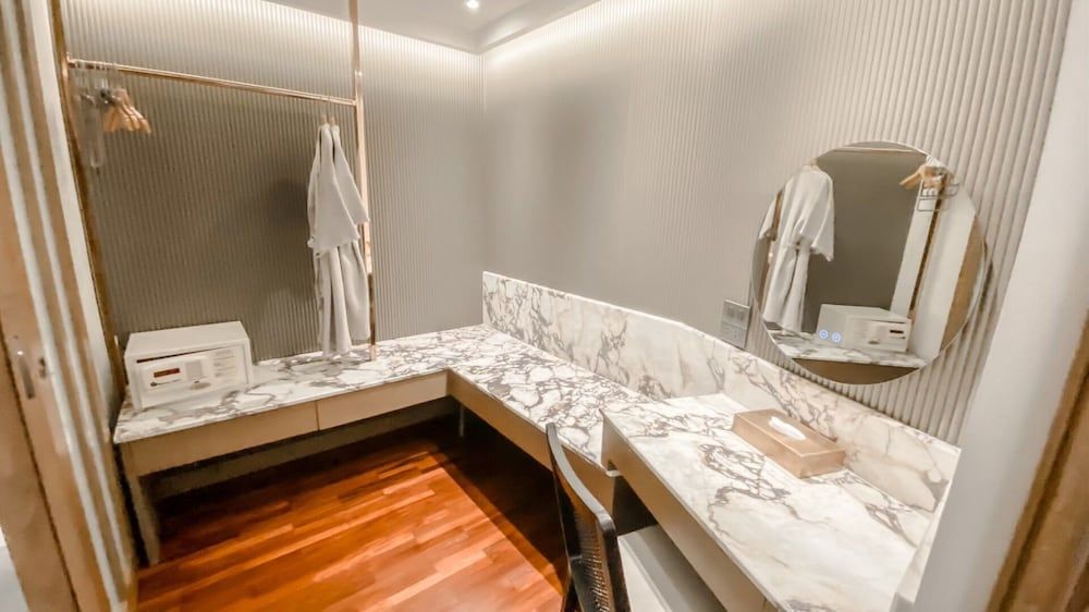 Krungsri River Hotel Modern Siam Suite Room 3