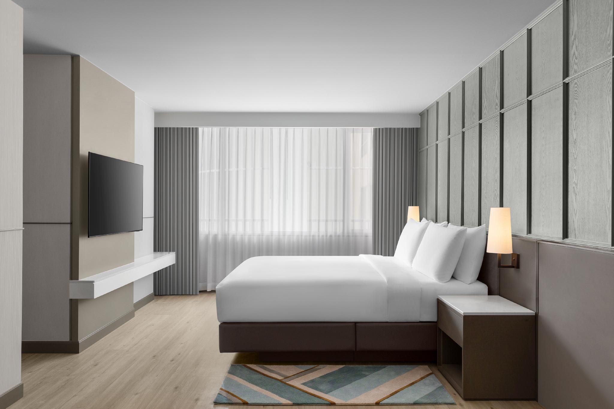 Deluxe With Bathtub, Guest room, 1 King