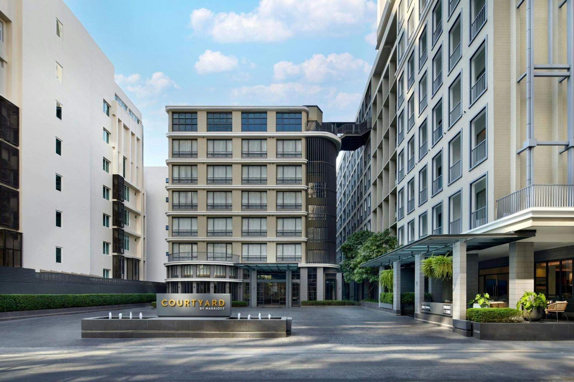undefined Courtyard by Marriott Bangkok Sukhumvit 20 3