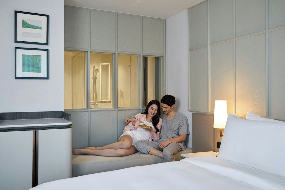 Deluxe Room, 1 King Bed, City View