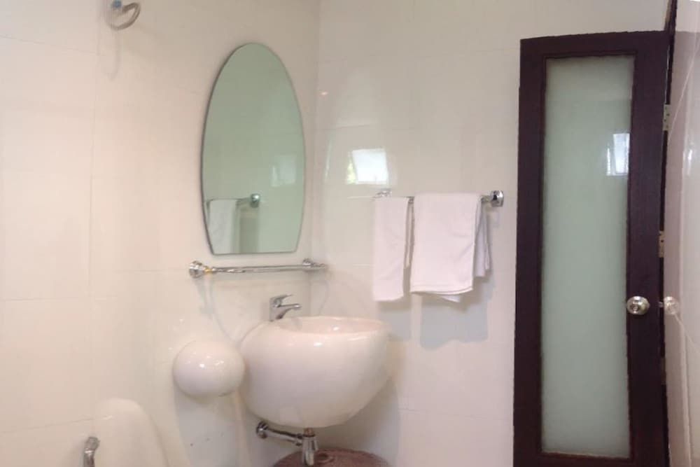 undefined White House Asoke Sukhumvit 18 8