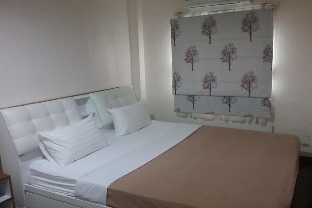 undefined White House Asoke Sukhumvit 18