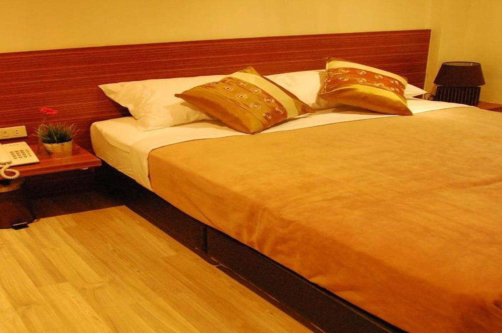 undefined White House Asoke Sukhumvit 18 6