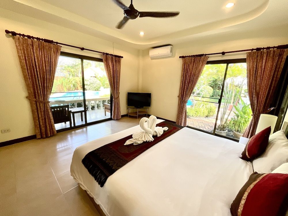 Coconut Paradise Holiday Villas 4 Bedrooms Private Pool 2