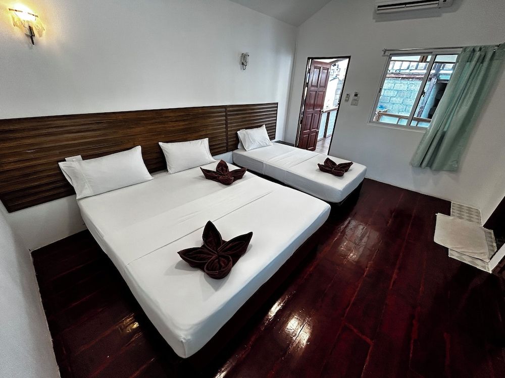 Coco's Guesthouse Triple Room