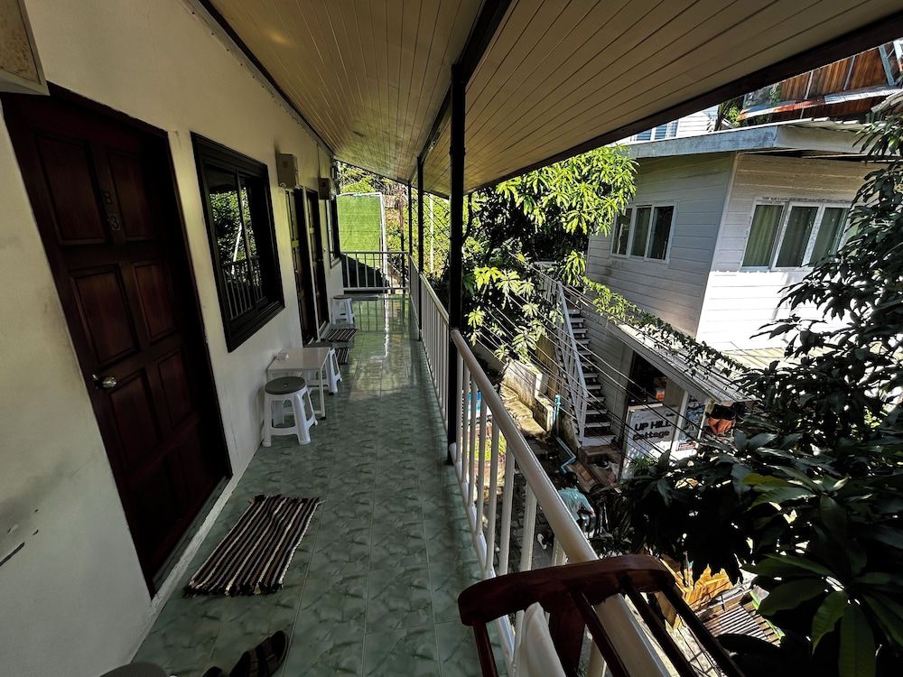 Coco's Guesthouse Triple Room 7