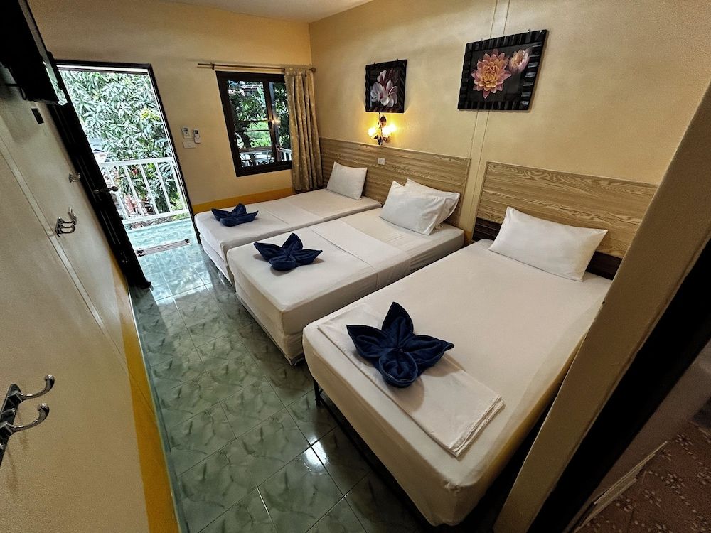 Coco's Guesthouse Triple Room 2