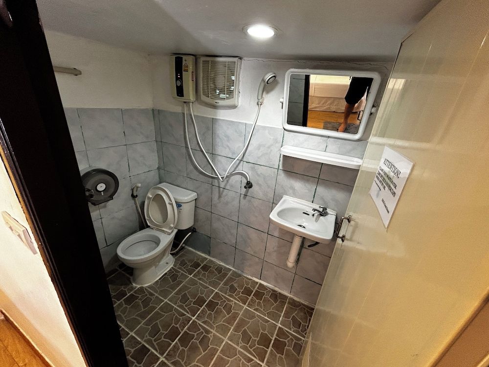 Coco's Guesthouse Triple Room 11