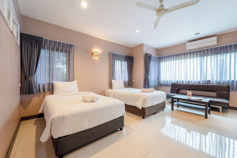 Standard Twin Room