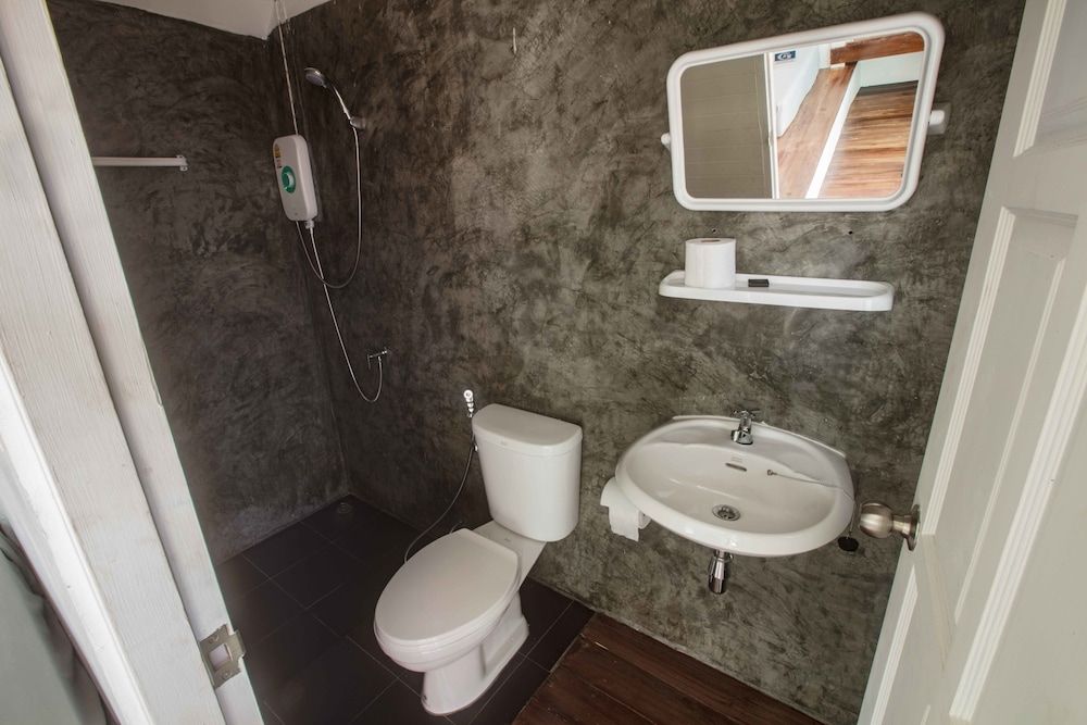 The Pier Koh Phangan Standard Bungalow With Fan 5