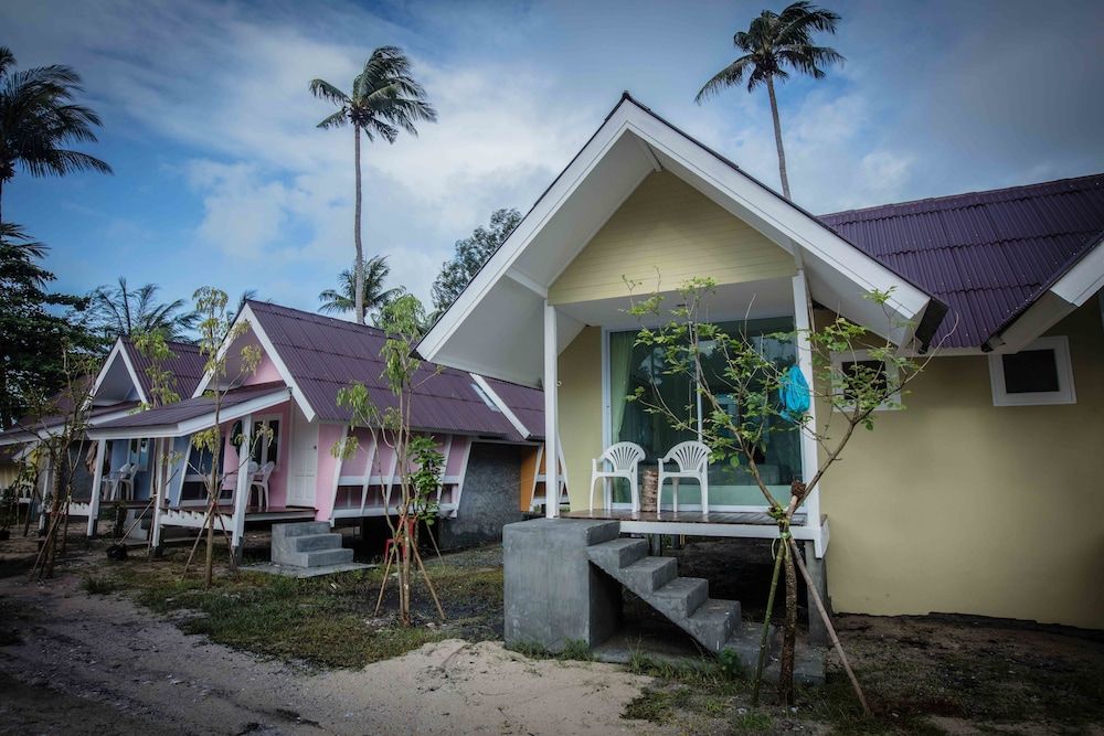 The Pier Koh Phangan Standard Bungalow With Fan 2