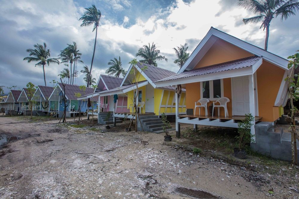 The Pier Koh Phangan Basic Standard Bungalow With A/C 3