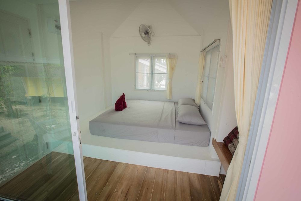 The Pier Koh Phangan Standard Bungalow With Fan 3