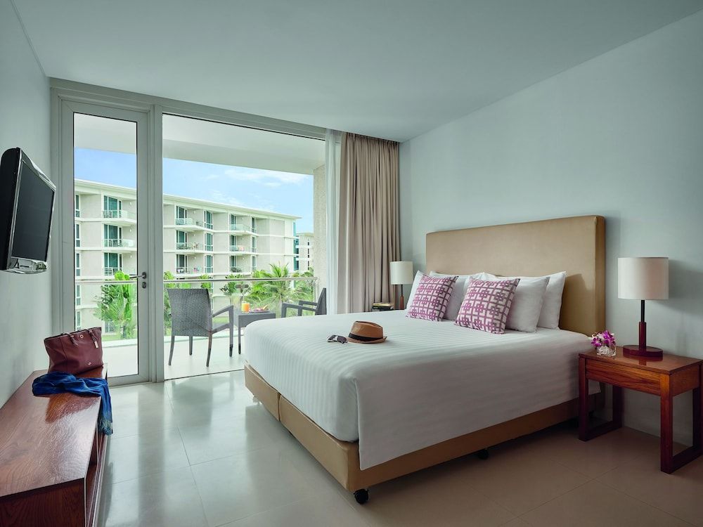 1 Bedroom Suite with kitchen and Balcony