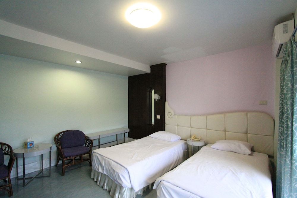 RangRong Hotel Standard Room with Balcony 8