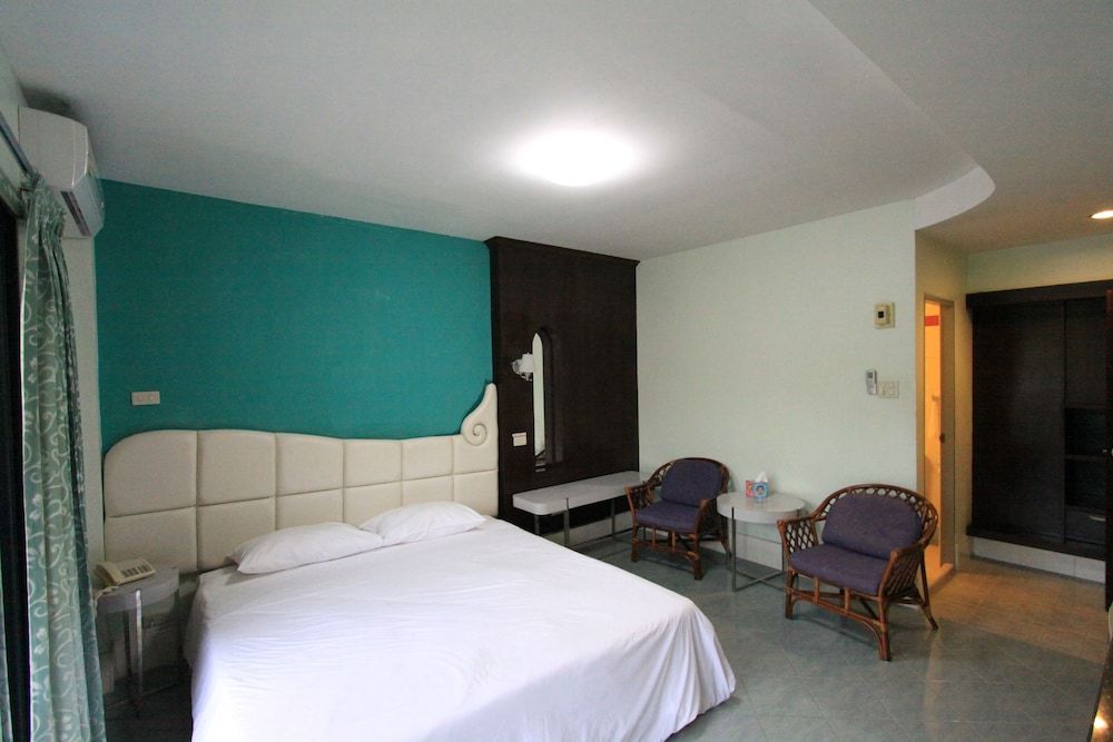 RangRong Hotel Standard Room with Balcony 7