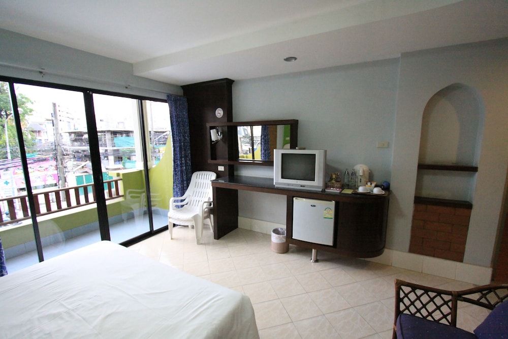 RangRong Hotel Standard Room with Balcony 10