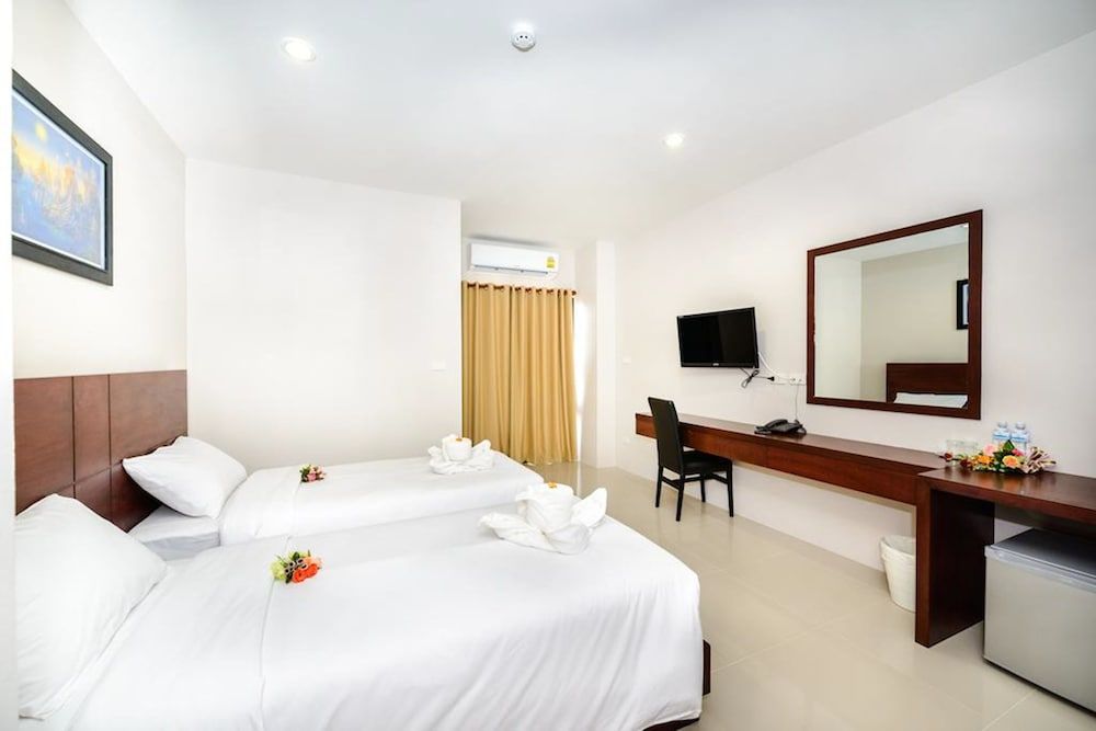 The Topaz Residence Standard Room 9