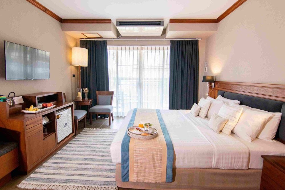 Grand Room, Balcony